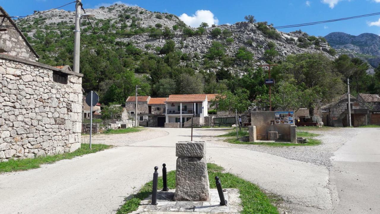 Holiday Home Paklenica Starigrad Paklenica Buitenkant foto